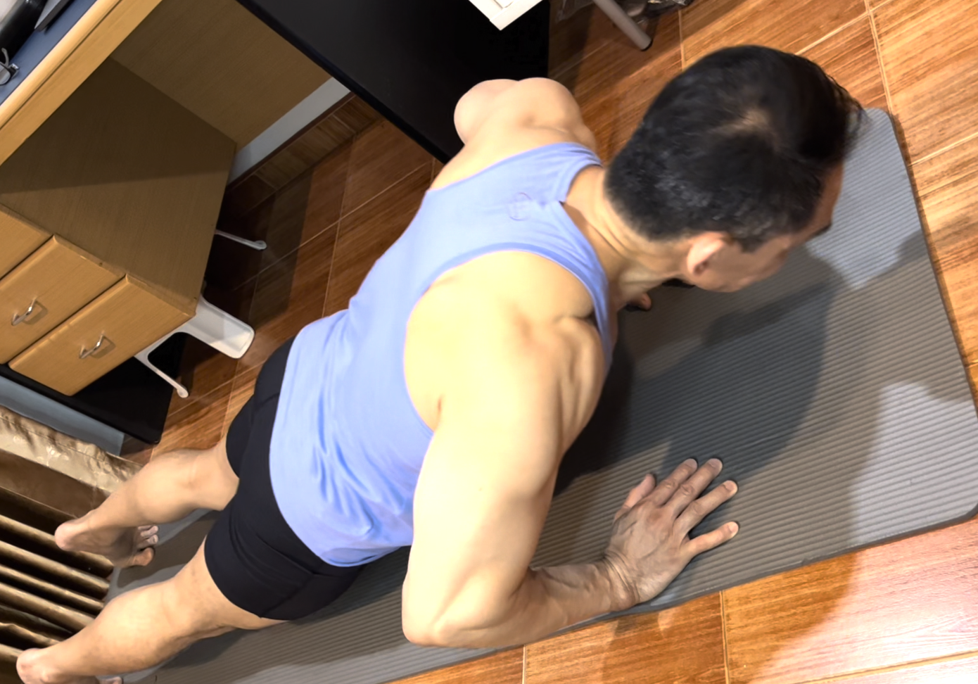 เทคนิคการดันพื้นให้โดนหน้าอกเต็ม ๆ